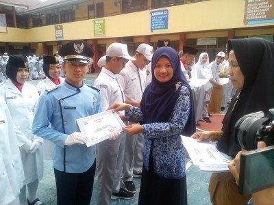 Penyerahan Piagam 