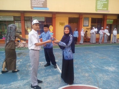 Penyerahan Piala