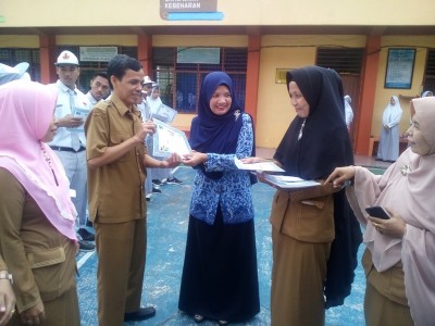 Penyerahan Piagam 