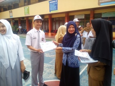 Penyerahan Piagam 