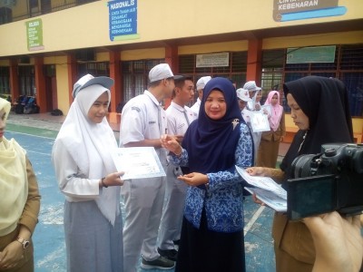 Penyerahan Piagam 