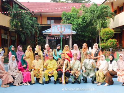 FOTO BERSAMA 17 AGUSTUS