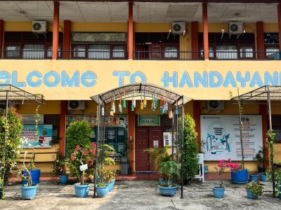 Tampak Depan Perpustakaan SMAS Handayani