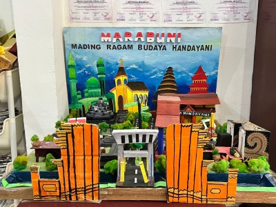 Maket yang berada di dalam perpustakaan